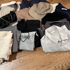 バレー練習着、弁当箱、シューズなどの画像