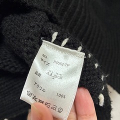 ブラックセーターの画像