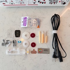 ジャガーコンピュータミシン「ハローキティ40周年記念モデル」NKT-40thの画像