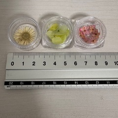 レジン封入パーツ　花、ビーズ、ラメの画像