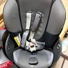 Aprica製車用チャイルドシートの画像