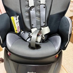 Aprica製車用チャイルドシートの画像