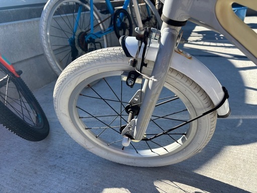 オシャレ　キッズ自転車　16インチ