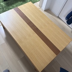 折りたたみ式テーブルの画像