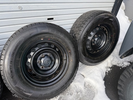 ハイラックス スタッドレス　265/65R/17