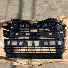 ノア（90系）　フロントグリル　新車から外した
の画像