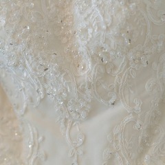 【ウェディングドレス👰パニエ付】プリンセスライン／オフショル／トレーン長めの画像