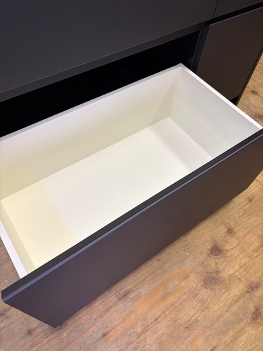 人気のキッチンボード!! パモウナ FCシリーズ W105cm 食器棚 レンジボード ブラック ロータイプで上段の出し入れも楽々です！