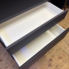 人気のキッチンボード!! パモウナ FCシリーズ 食器棚 レンジボード ブラック ロータイプで上段の出し入れも楽々です！の画像