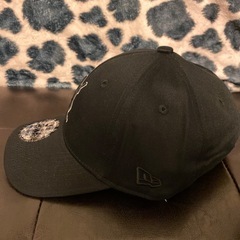 新品　NEWERA×YSLコラボキャップ　  ブラック ニューエラ　9FORTY  男女兼用　値引き不可の画像