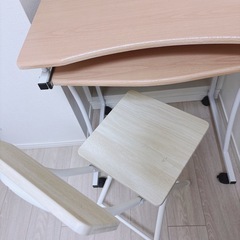 PCデスクとチェアの画像