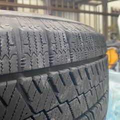 クラウン200系スタッドレス付きアルミ4本セット　専用ナット20個付けますの画像