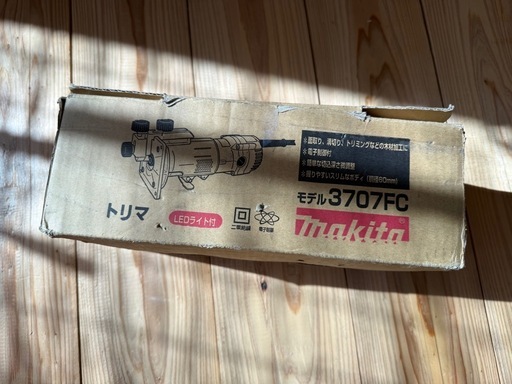 makita トリマ　3707FC