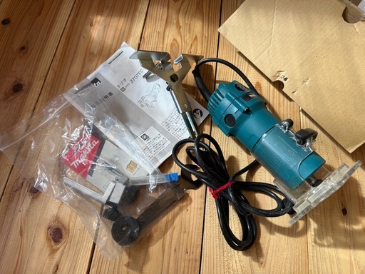 makita トリマ　3707FC