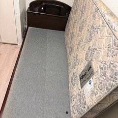 シングルベッドとマットレスのセットの画像