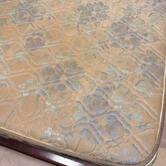 シングルベッドとマットレスのセットの画像