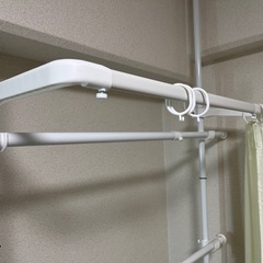 無料 突っ張りクローゼットハンガー カーテン付きの画像