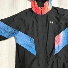 【美品】アンダーアーマー UnderArmour ウィンドブレーカー
Sサイズ  　の画像