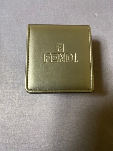 (問い合わせ中)FENDI 時計