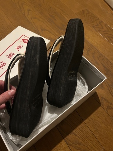 【値下げしました】【美品、ほぼ未使用】カレンブロッソ 草履 黒 レザー 