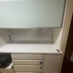 高級✨キッチンボード 食器棚（メラミンカウンター・静音引き出し付）の画像