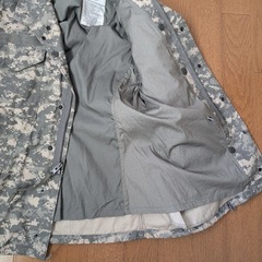 米軍払下げACU（ARMY）柄 防寒ジャケット　 M-Rサイズ（Lサイズ）の画像