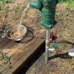 井戸は深さ10メートル、直径5センチメートルです。の画像