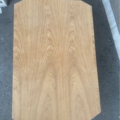 話し中折りたたみテーブルの画像