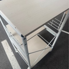 お話中キャスター付き棚の画像