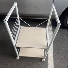 お話中キャスター付き棚の画像