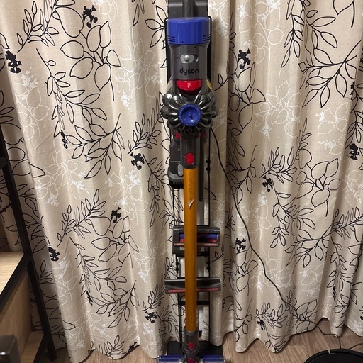 Dyson V8フラッフィー　スタンド付き本日限定価格