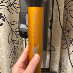 Dyson V8フラッフィー　スタンド付きの画像