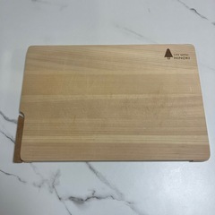 自立する【ひのき】まな板　の画像
