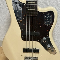 fender ベースの画像