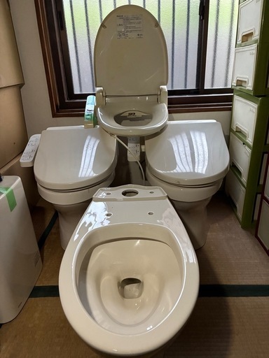 3台ウォッシュレッド便器