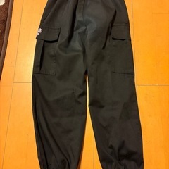 未使用２つ　女の子　140センチズボン３枚　の画像