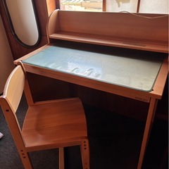 美品　3/27 3/28に引き取りに来ていただける方限定　学習机と椅子　　の画像
