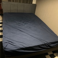 引き取り限定•無料: ダブルベッドマットレスとフレームセットの画像