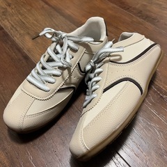 レディース　靴　　スニーカー 24㎝の画像