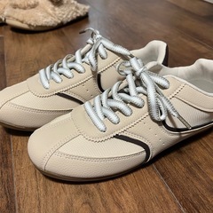 レディース　靴　　スニーカー 24㎝の画像