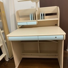 子供　学習デスクの画像