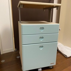 子供　学習デスクの画像