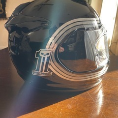 ハーレーとアライのコラボヘルメットの画像