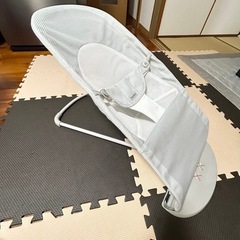 ベビービョルン バウンサー Air（シルバー／ホワイト）の画像