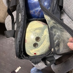 ボウリングボール二つの画像