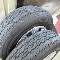 ハイエース 純正タイヤホイールの画像