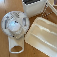 14日取引希望！キッチン用品　美品　棚　野菜カッター　ゴミ箱　タオルかけ　マグネット　お茶ボトルの画像