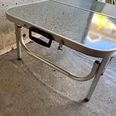 キャンプテーブルの画像