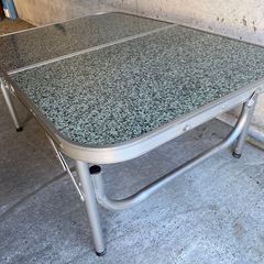 キャンプテーブルの画像