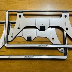 スズキ 純正 ナンバーフレーム 中古 前後セットの画像